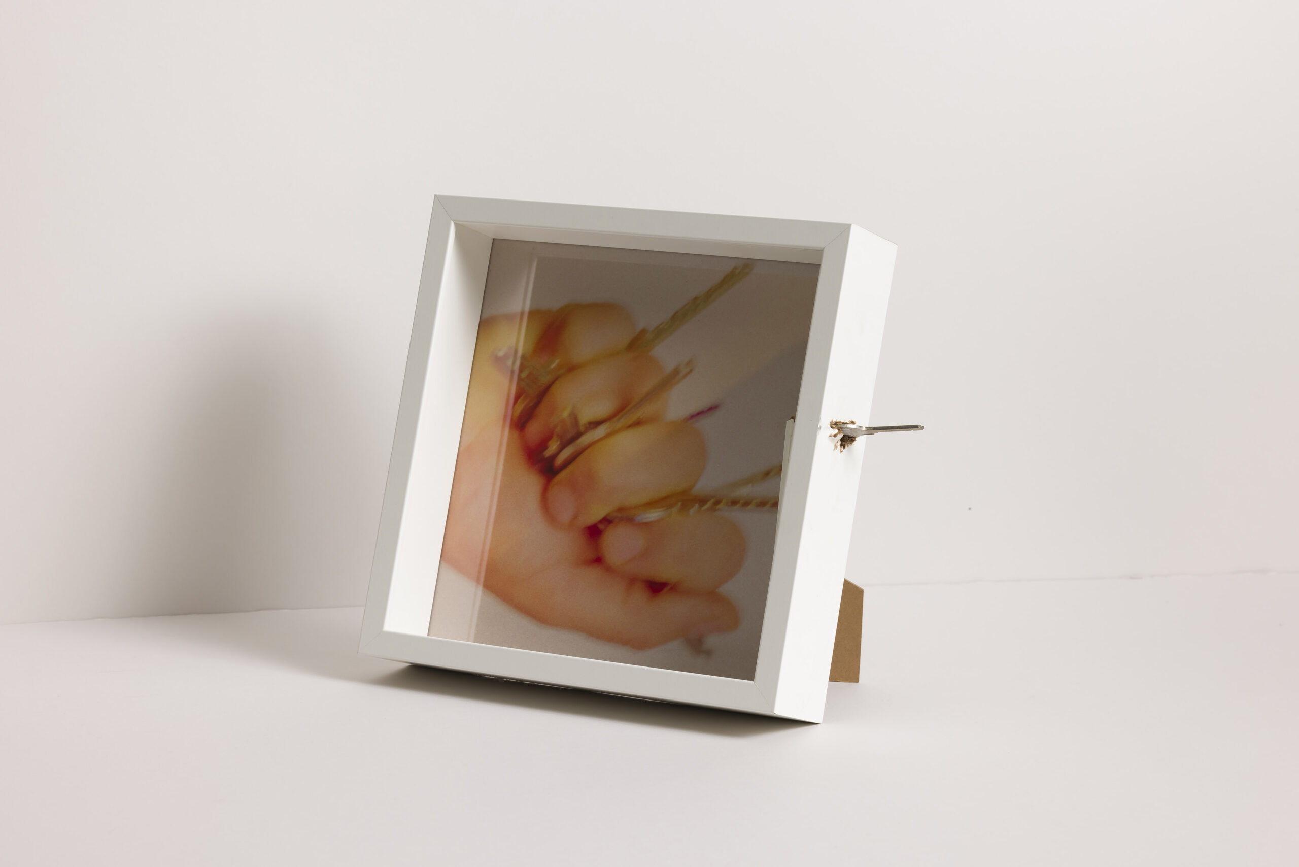 Urša Rahne: Hladno orožje (z okvirjem)