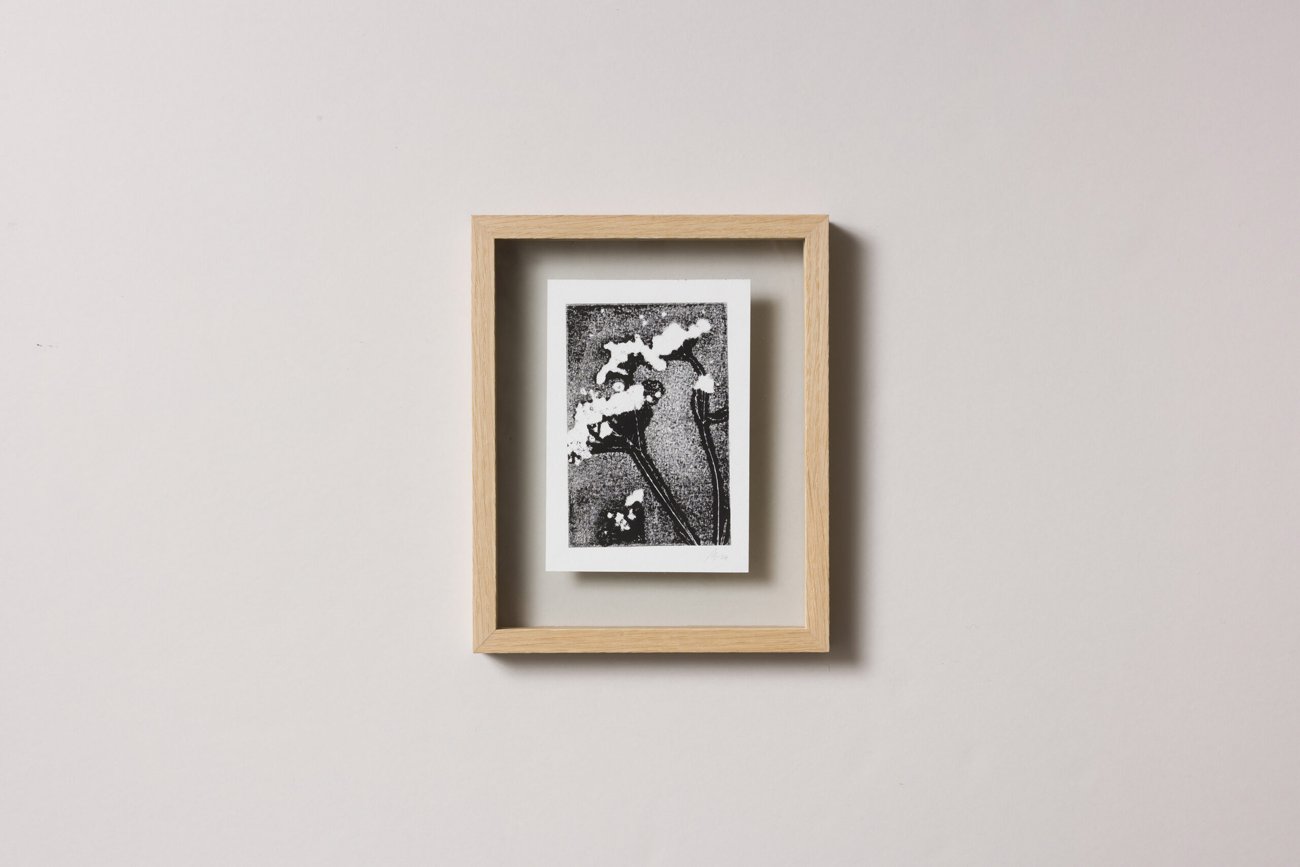 Nika Vuchkova: At night sometimes III. (z okvirjem)