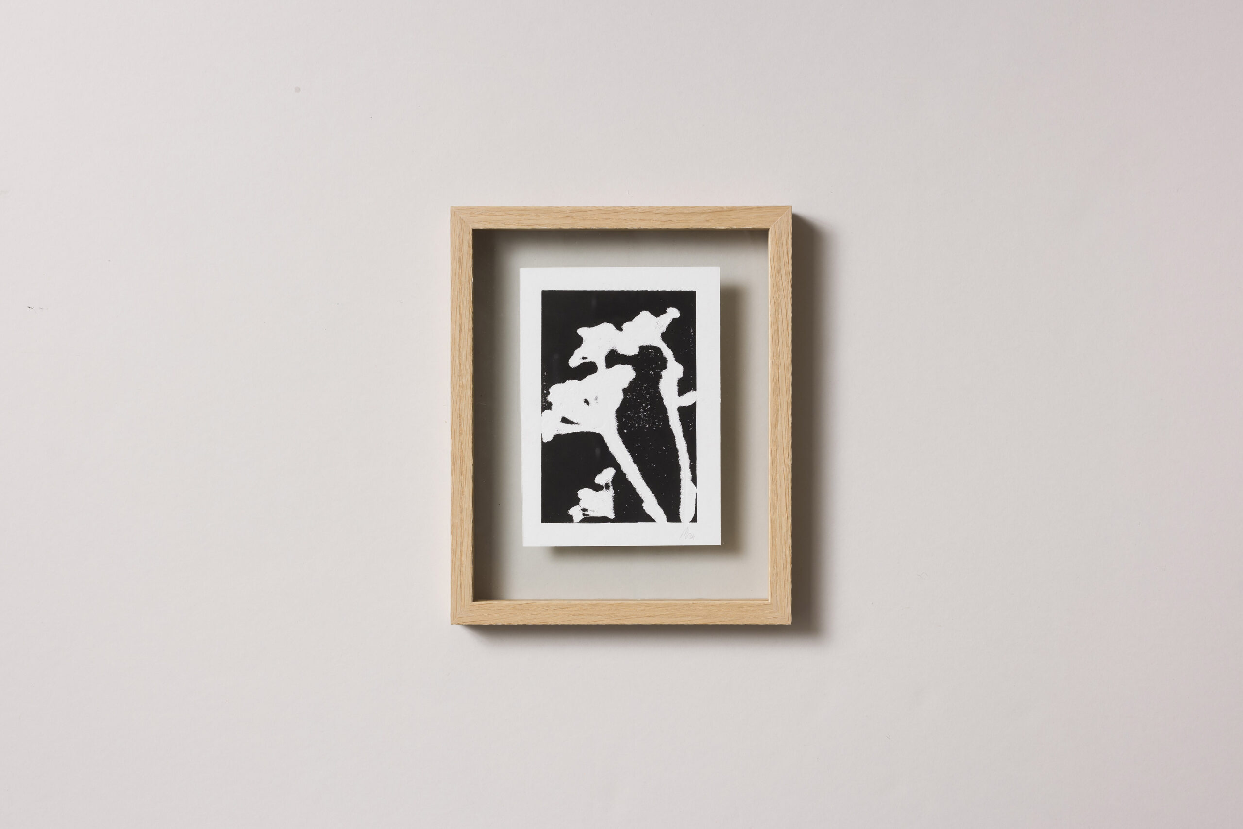 Nika Vuchkova: At night sometimes IV. (z okvirjem)